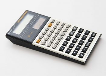 Come far uscire una calcolatrice scientifica Casio dalla modalità di correzione?